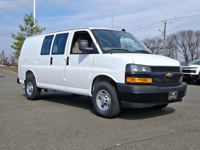 2025 Chevrolet Express Cargo 3500 Vehicle Photo in DANBURY, CT 06810-5034
