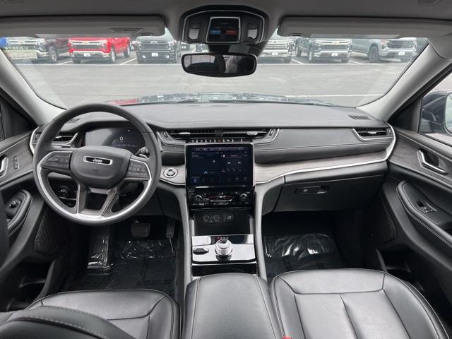 2023 Jeep Grand Cherokee L Vehicle Photo in GREEN BAY, WI 54304-5303