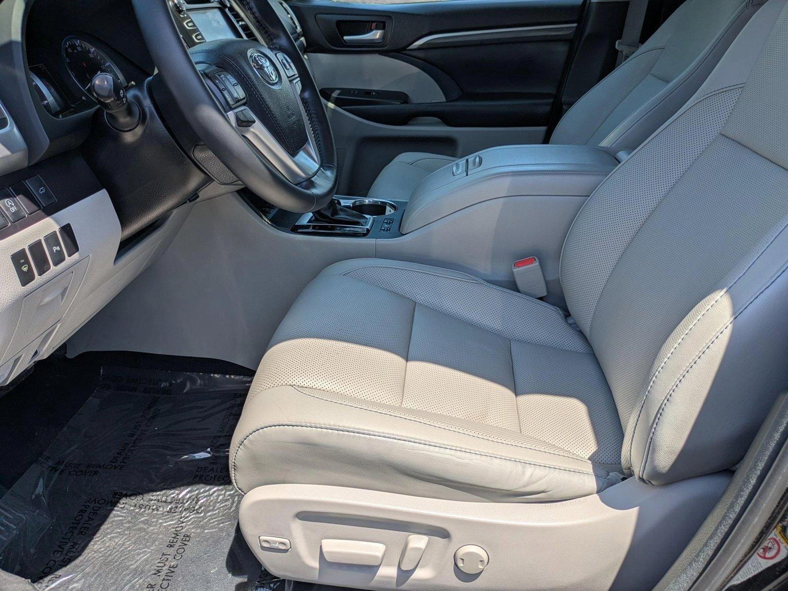 2017 Toyota Highlander Vehicle Photo in Clearwater, FL 33765