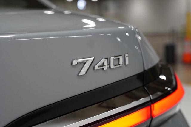 2024 BMW 740i xDrive Vehicle Photo in GRAPEVINE, TX 76051