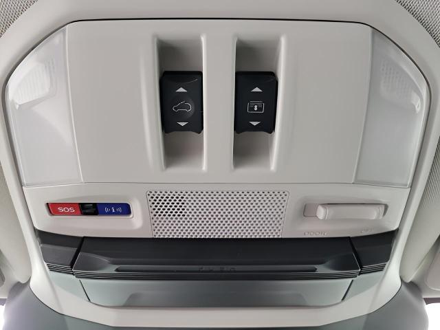 2024 Subaru Ascent Vehicle Photo in Green Bay, WI 54304