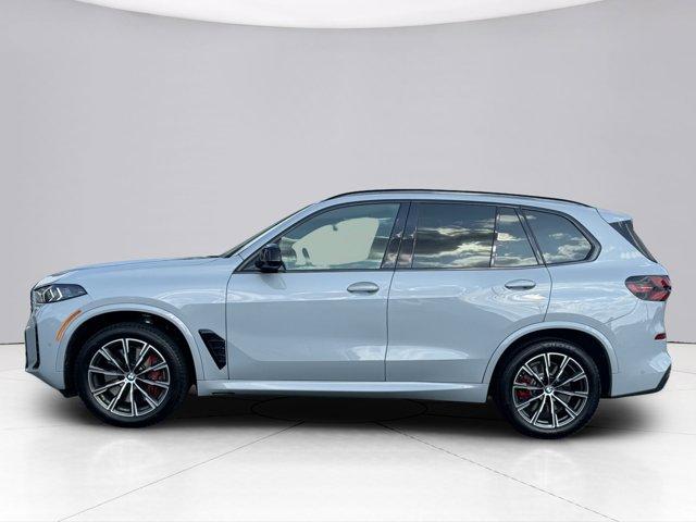 2025 BMW X5 M60i Vehicle Photo in LEOMINSTER, MA 01453-2952