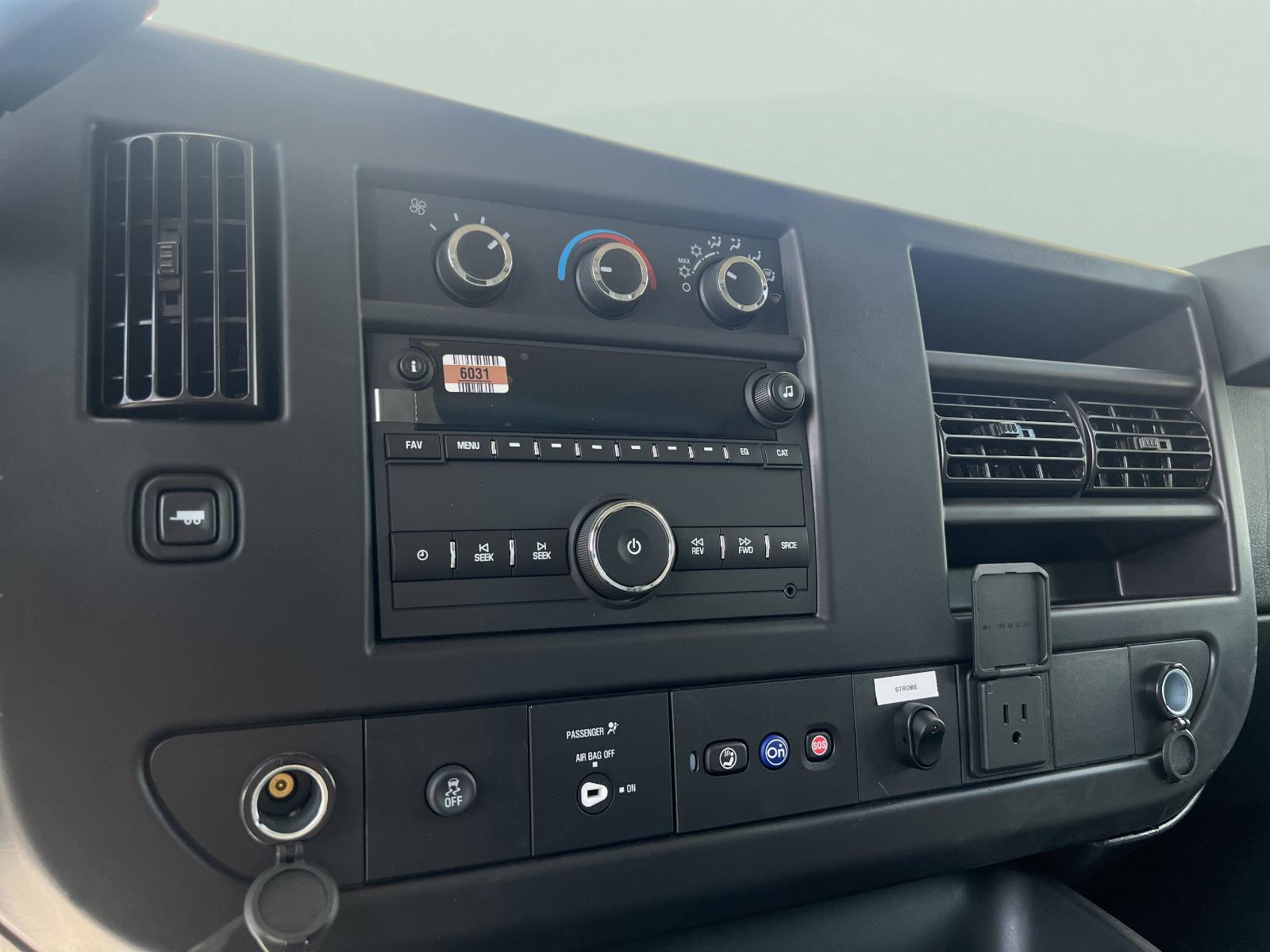 2025 Chevrolet Express Cutaway 3500 Vehicle Photo in GEORGETOWN, TX 78626-7508