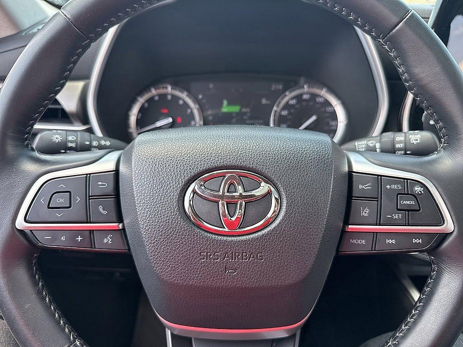 2022 Toyota Highlander Vehicle Photo in Harrisburg, PA 17111