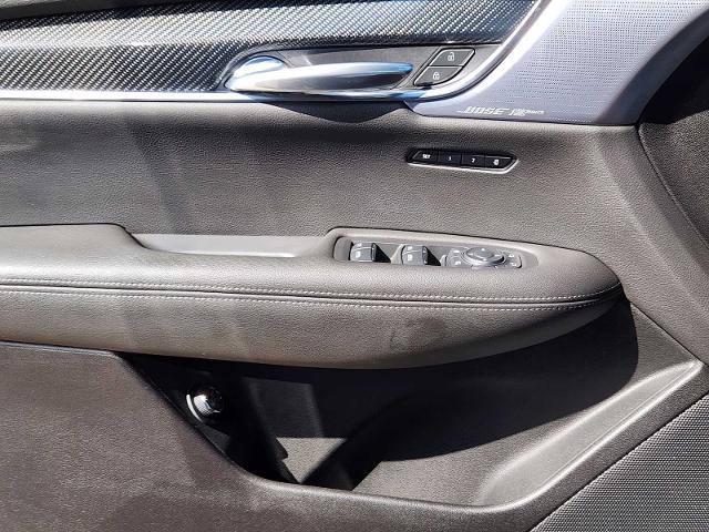 2024 Cadillac XT6 Vehicle Photo in DENTON, TX 76210-9321