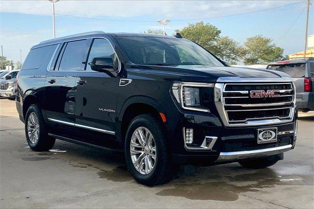 2024 GMC Yukon XL Vehicle Photo in TOPEKA, KS 66609-0000