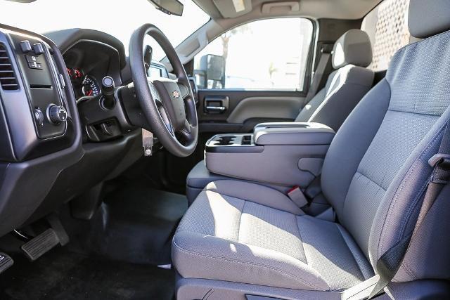 2023 Chevrolet Silverado Chassis Cab Vehicle Photo in VENTURA, CA 93003-8585