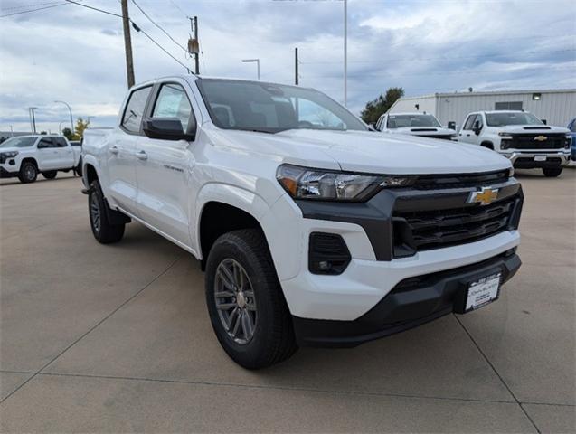 2024 Chevrolet Colorado Vehicle Photo in ENGLEWOOD, CO 80113-6708