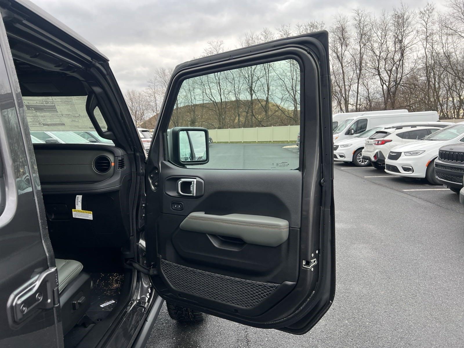 2025 Jeep Gladiator Vehicle Photo in Mechanicsburg, PA 17050-1707