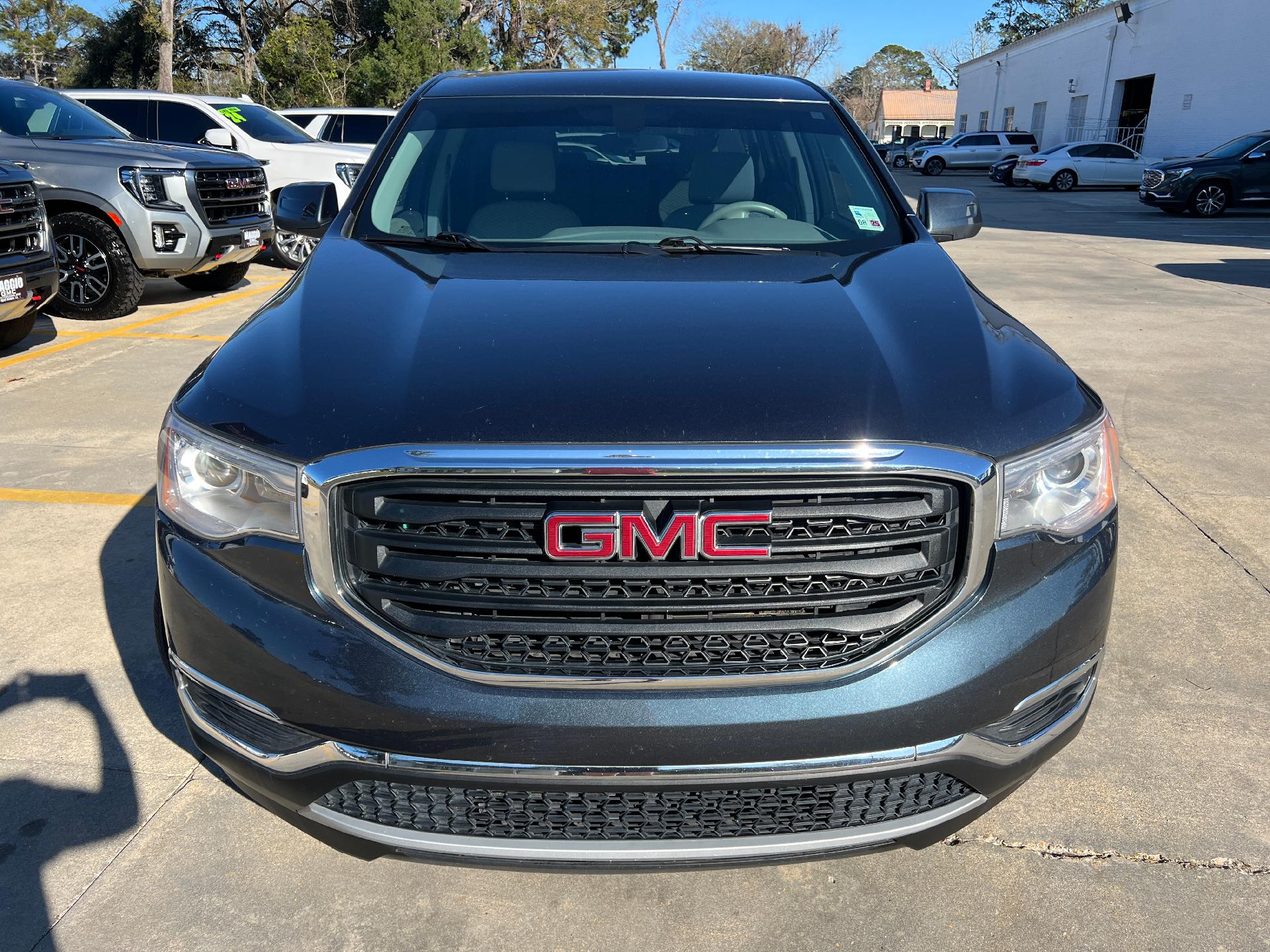 Used 2019 GMC Acadia SLE-1 with VIN 1GKKNKLA0KZ300067 for sale in New Roads, LA