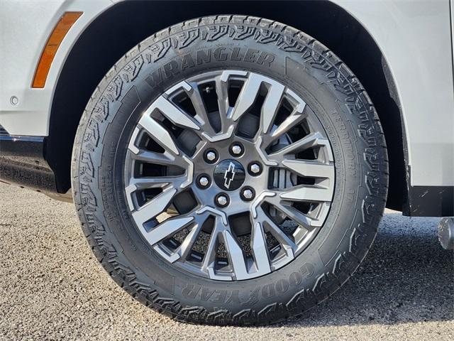 2025 Chevrolet Suburban Vehicle Photo in GAINESVILLE, TX 76240-2013