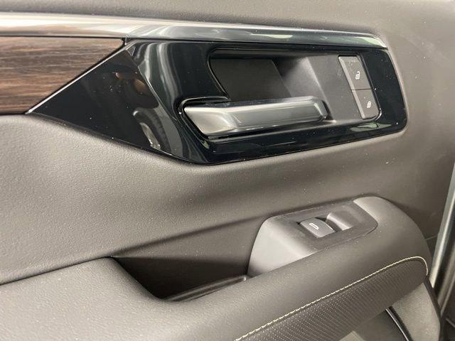 2025 Chevrolet Suburban Vehicle Photo in PHOENIX, AZ 85014-3381