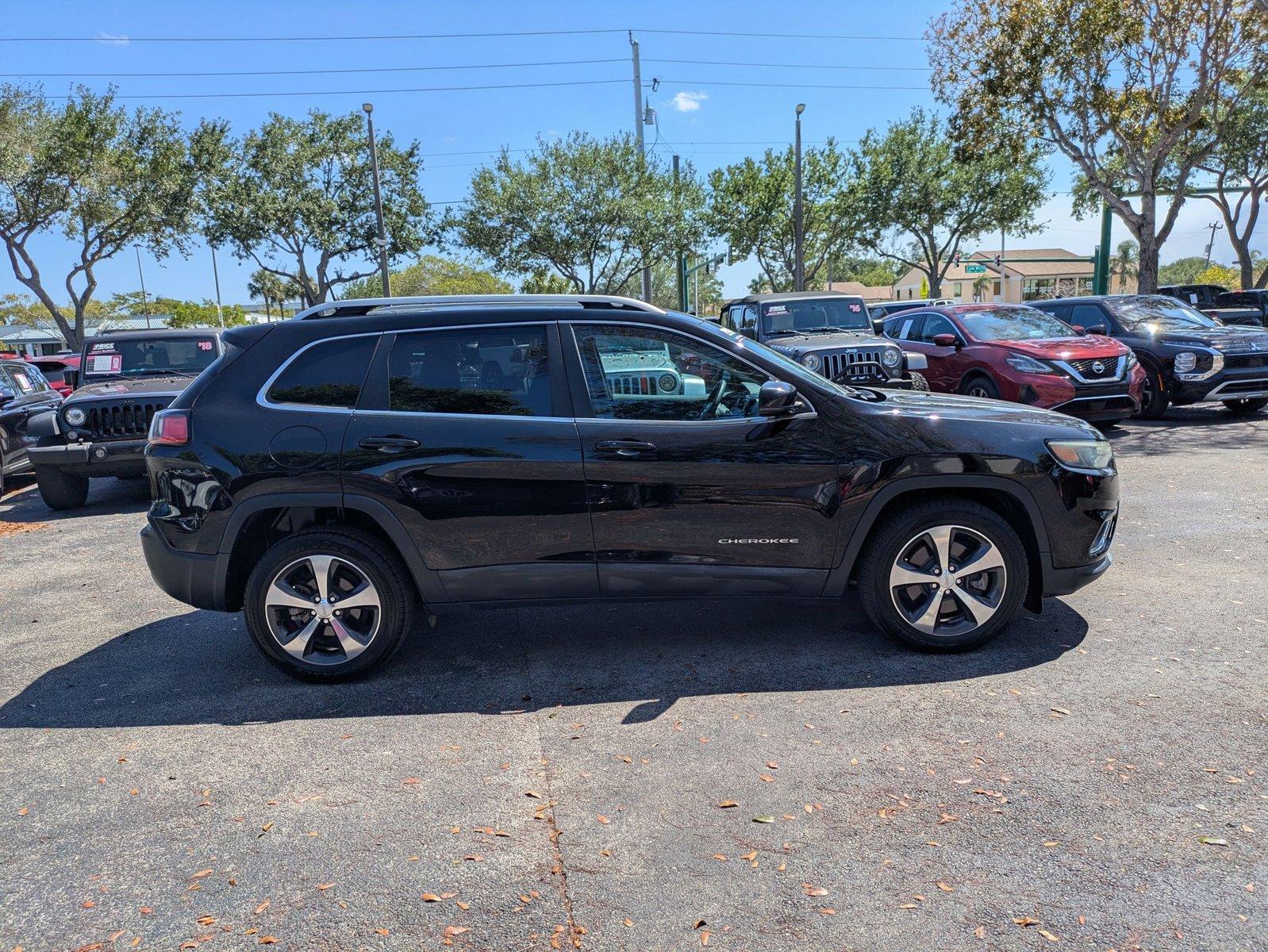 2019 Jeep Cherokee Vehicle Photo in GREENACRES, FL 33463-3207