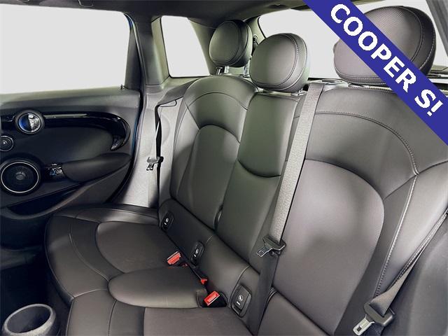 2015 MINI Cooper S Hardtop 4 Door Vehicle Photo in Puyallup, WA 98371