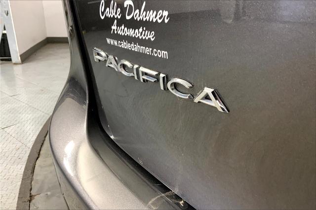 2023 Chrysler Pacifica Vehicle Photo in Lees Summit, MO 64086