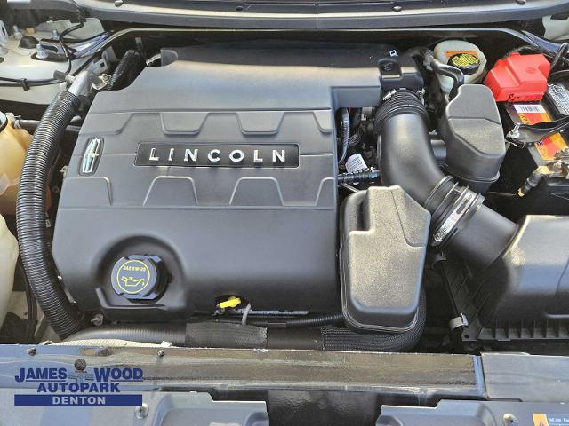 2017 Lincoln MKT Vehicle Photo in DENTON, TX 76210-9321