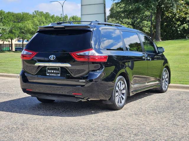 2020 Toyota Sienna Vehicle Photo in FORT WORTH, TX 76132