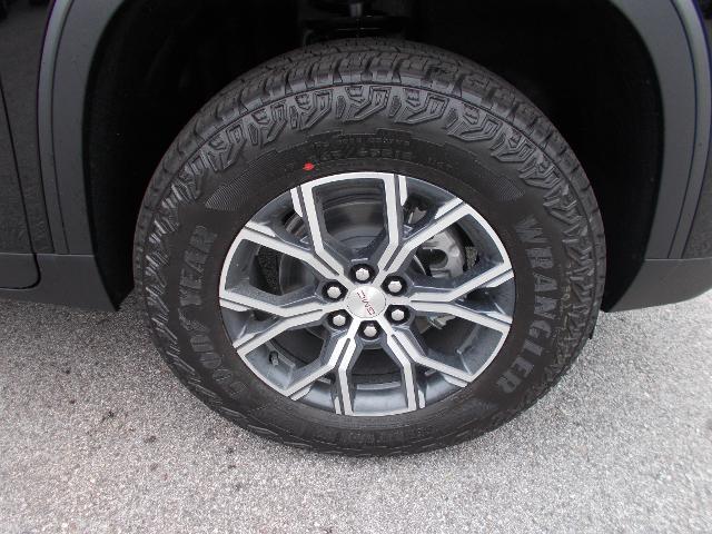 2025 GMC Acadia Vehicle Photo in LOWELL, MA 01852-4336
