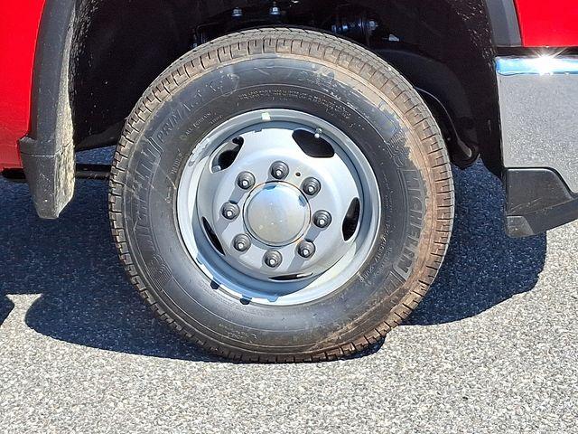2025 Chevrolet Silverado 3500 HD Chassis Cab Vehicle Photo in DANBURY, CT 06810-5034