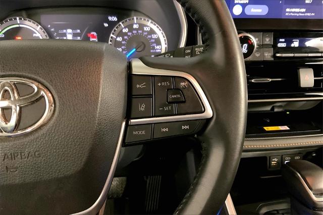 2023 Toyota Highlander Vehicle Photo in Lees Summit, MO 64086