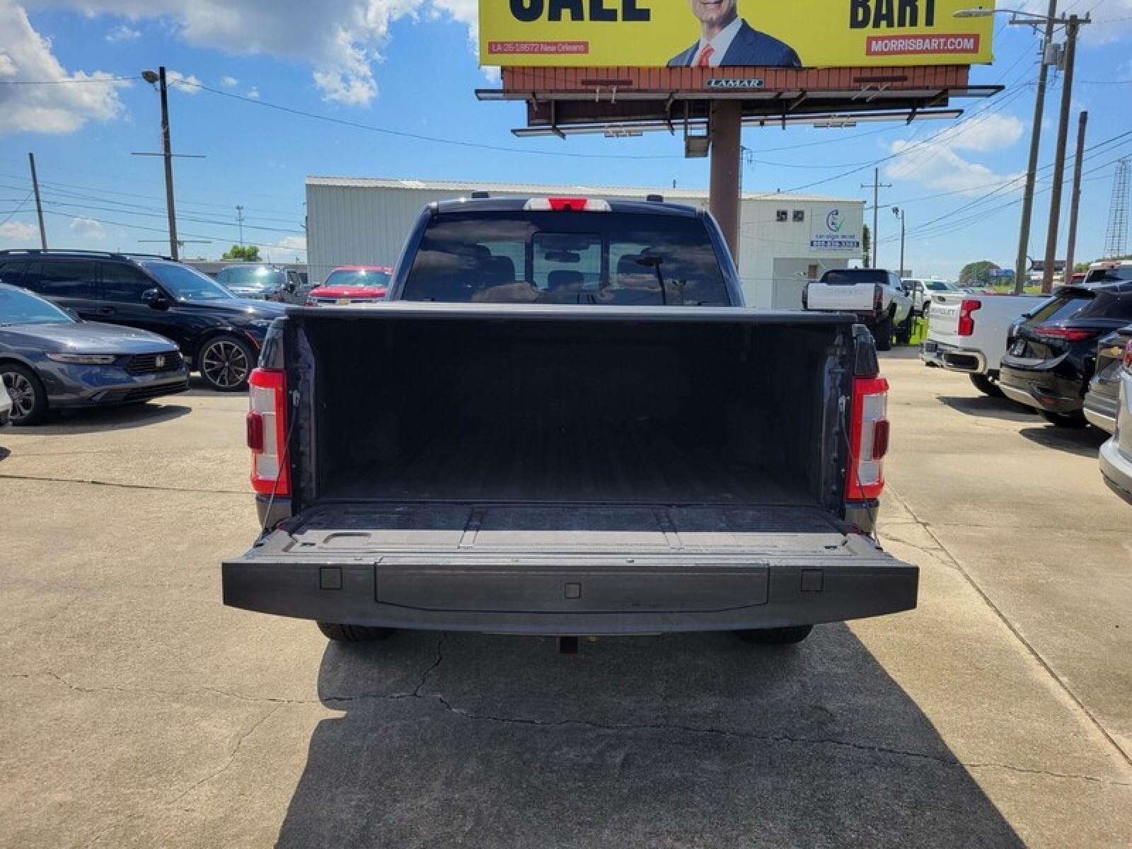 View vehicle photo 7