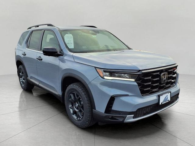 2025 Honda Pilot Vehicle Photo in Oshkosh, WI 54904