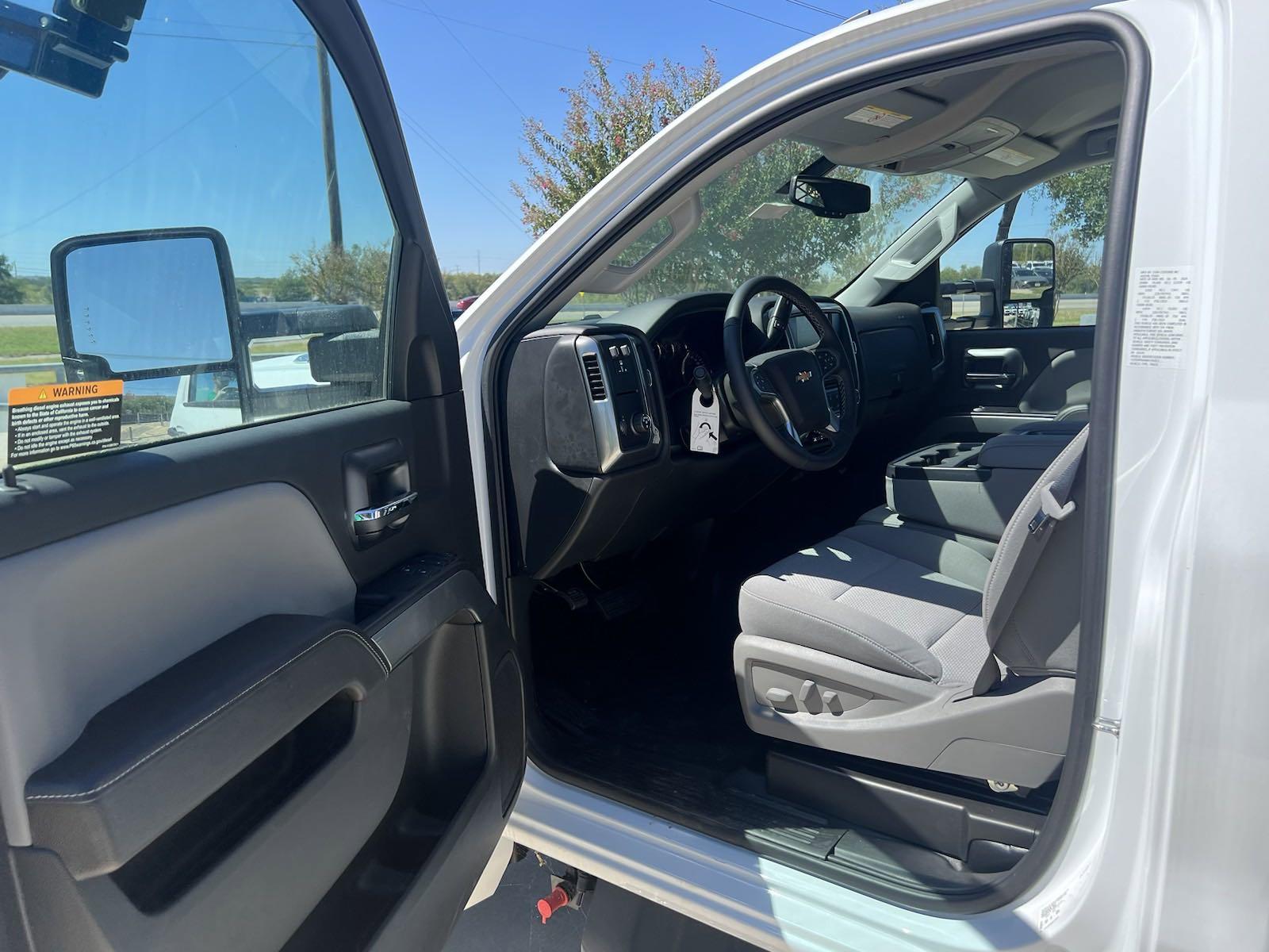 2024 Chevrolet Silverado 6500 HD Vehicle Photo in GEORGETOWN, TX 78626-7508