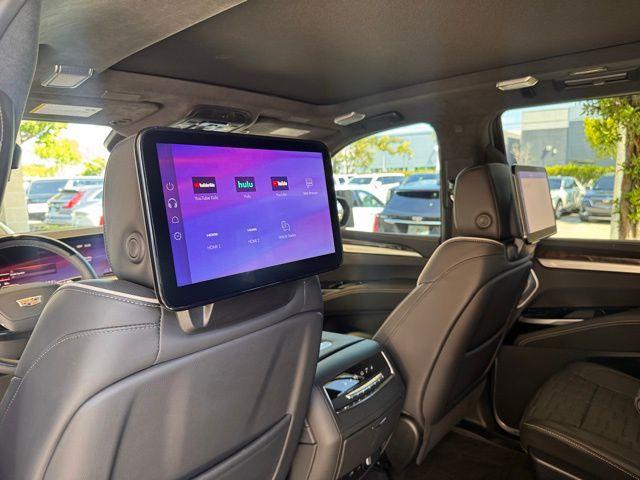 2025 Cadillac Escalade Vehicle Photo in DELRAY BEACH, FL 33483-3294
