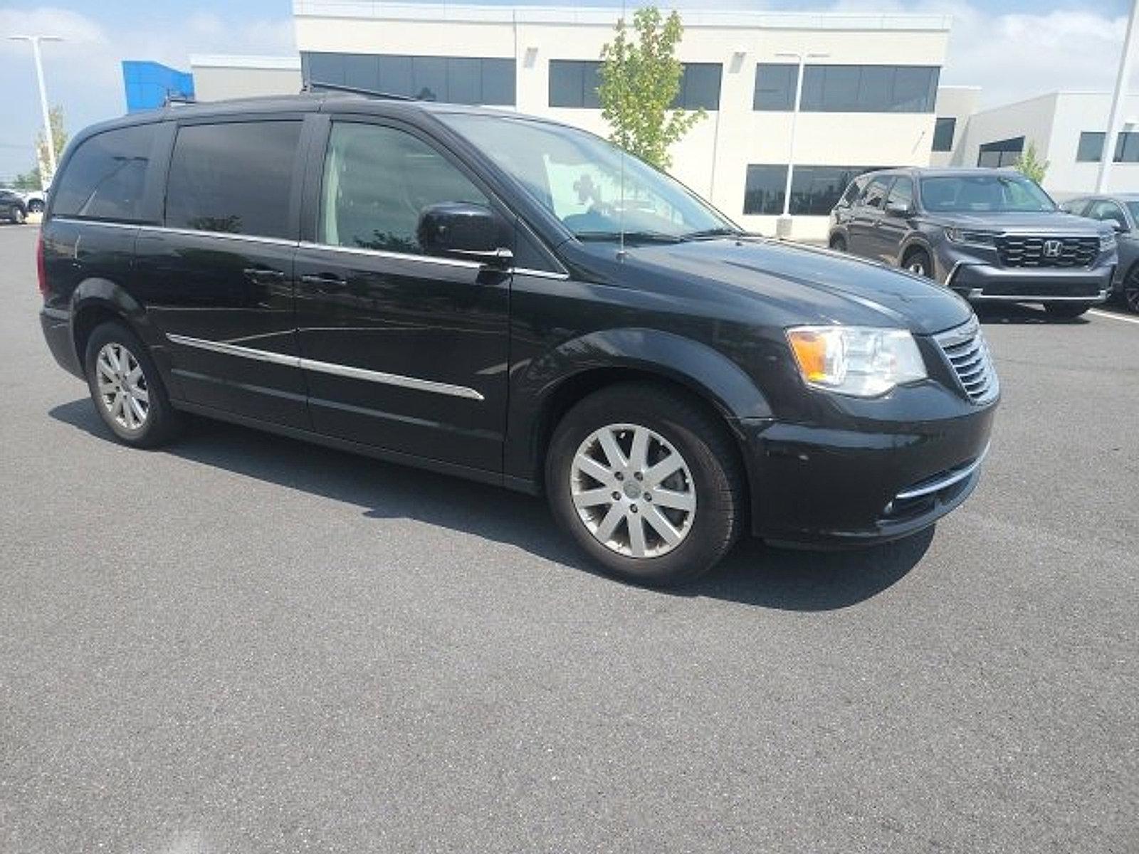 2016 Chrysler Town & Country Vehicle Photo in Harrisburg, PA 17111