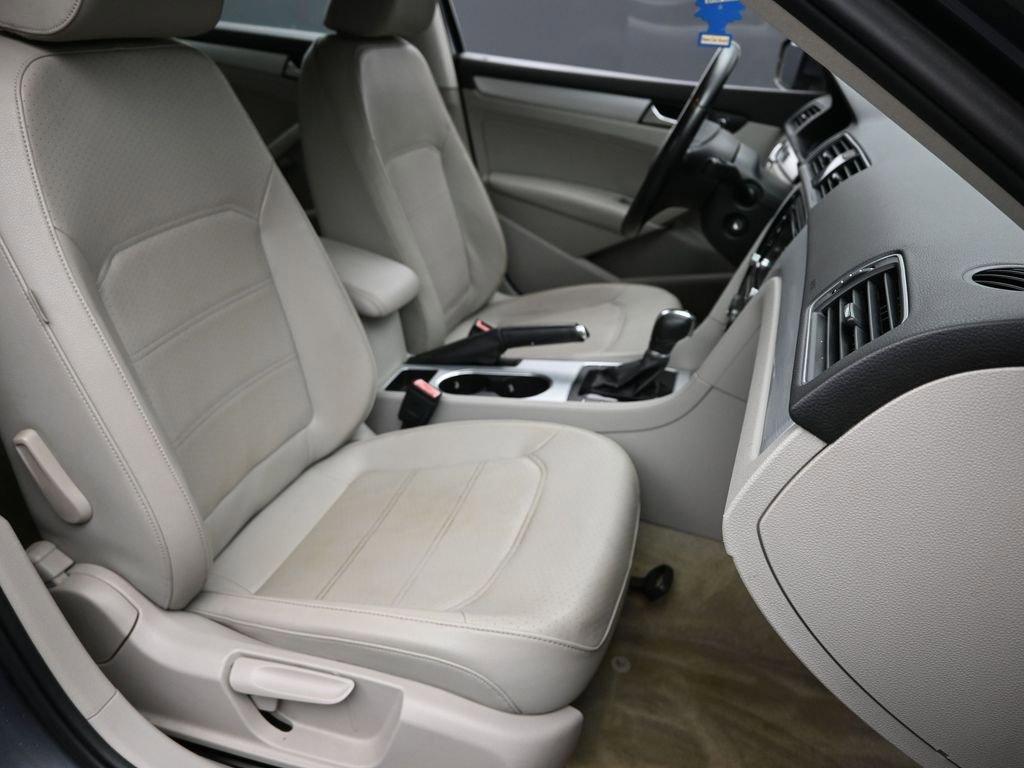 2013 Volkswagen Passat Vehicle Photo in Marion, IA 52302