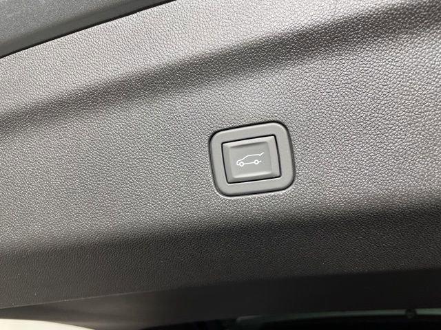2025 Chevrolet Suburban Vehicle Photo in PHOENIX, AZ 85014-3381