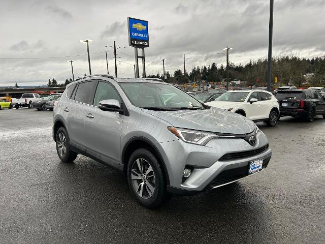 2016 Toyota RAV4 XLE photo 3