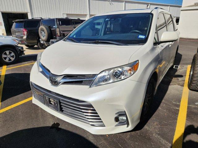 2019 Toyota Sienna Vehicle Photo in SUGAR LAND, TX 77478-0000