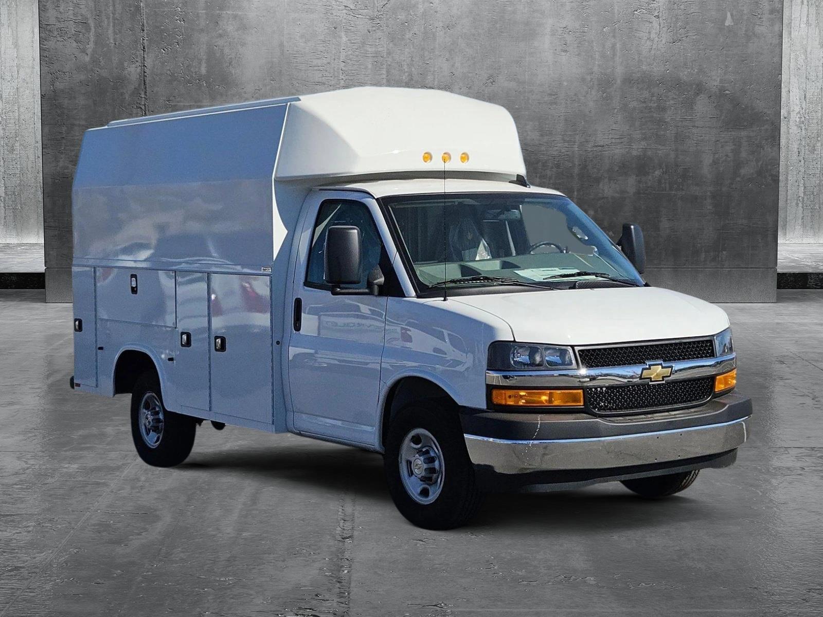 2024 Chevrolet Express Cutaway 3500 Vehicle Photo in GILBERT, AZ 85297-0446