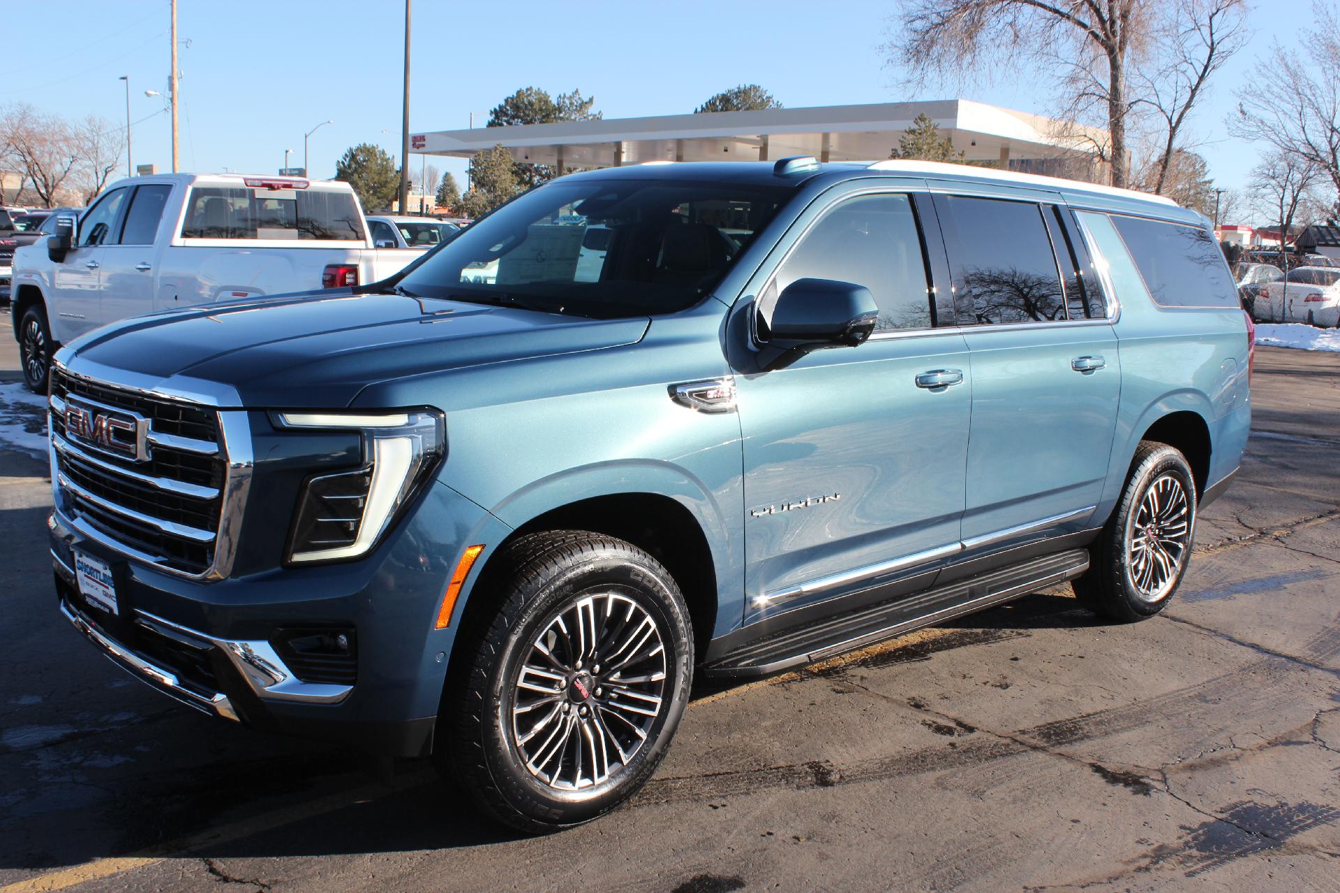 2025 GMC Yukon XL Vehicle Photo in AURORA, CO 80012-4011