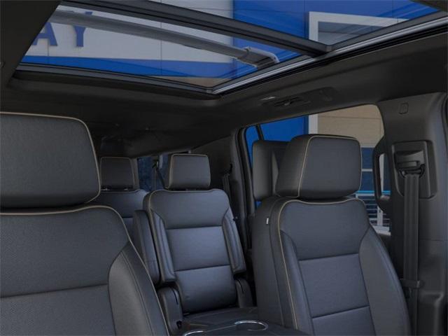 2025 Chevrolet Suburban Vehicle Photo in ENGLEWOOD, CO 80113-6708