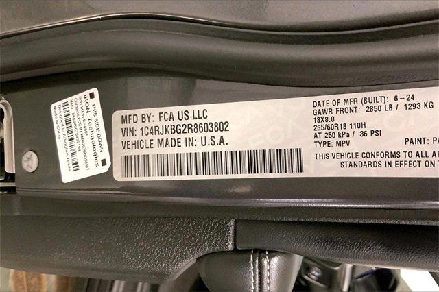 2024 Jeep Grand Cherokee L Vehicle Photo in KANSAS CITY, MO 64114-4502