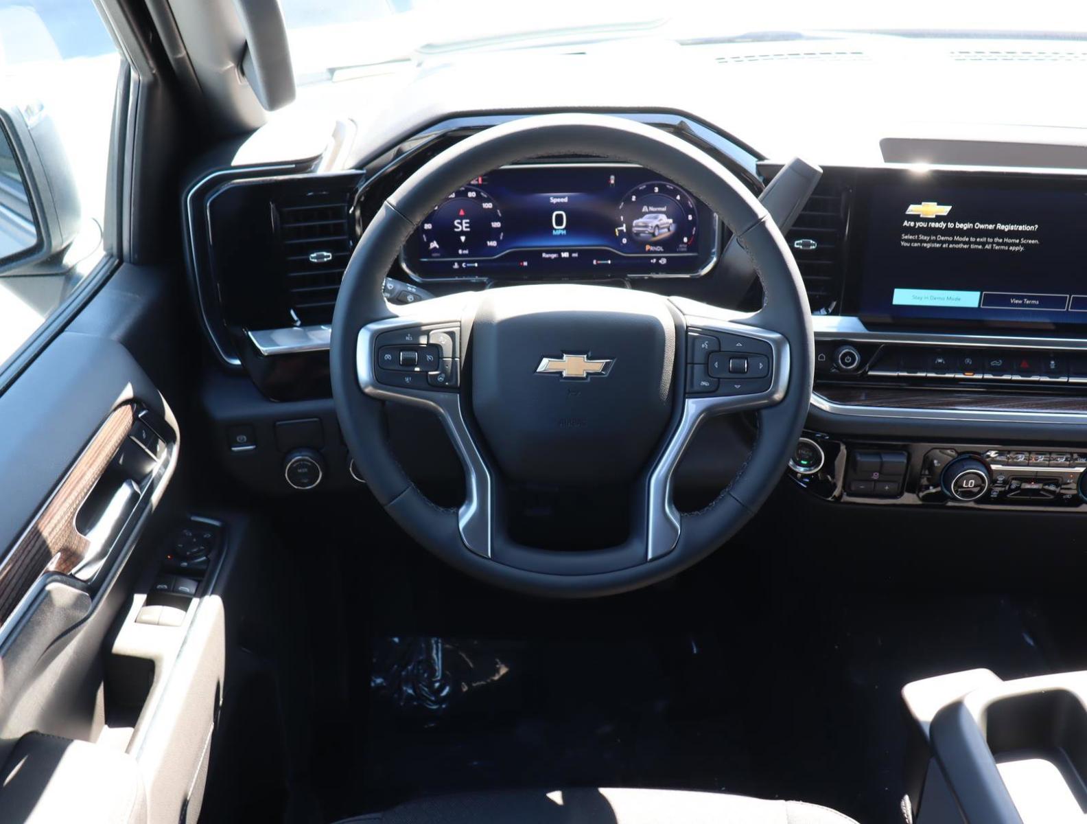 2025 Chevrolet Silverado 1500 Vehicle Photo in LOS ANGELES, CA 90007-3794