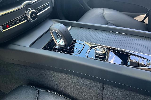 2025 Volvo XC60 Vehicle Photo in Houston, TX 77007