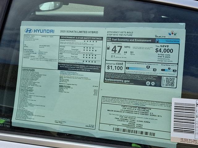 2025 Hyundai SONATA Hybrid Vehicle Photo in Harrisburg, PA 17111