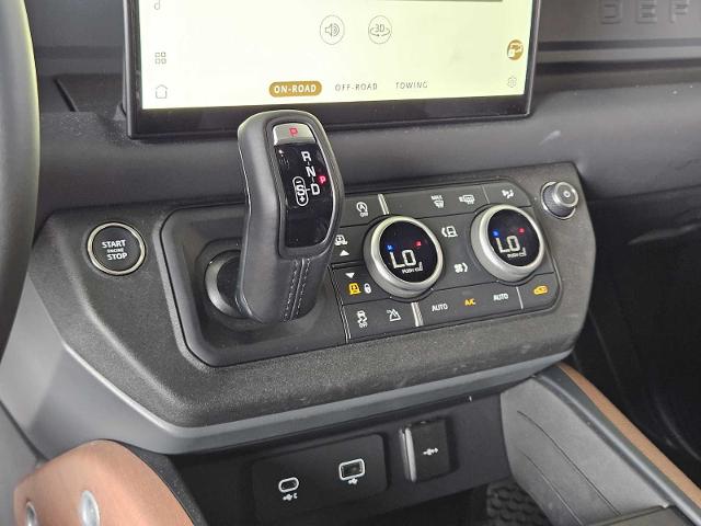 2024 Defender Vehicle Photo in AUSTIN, TX 78717