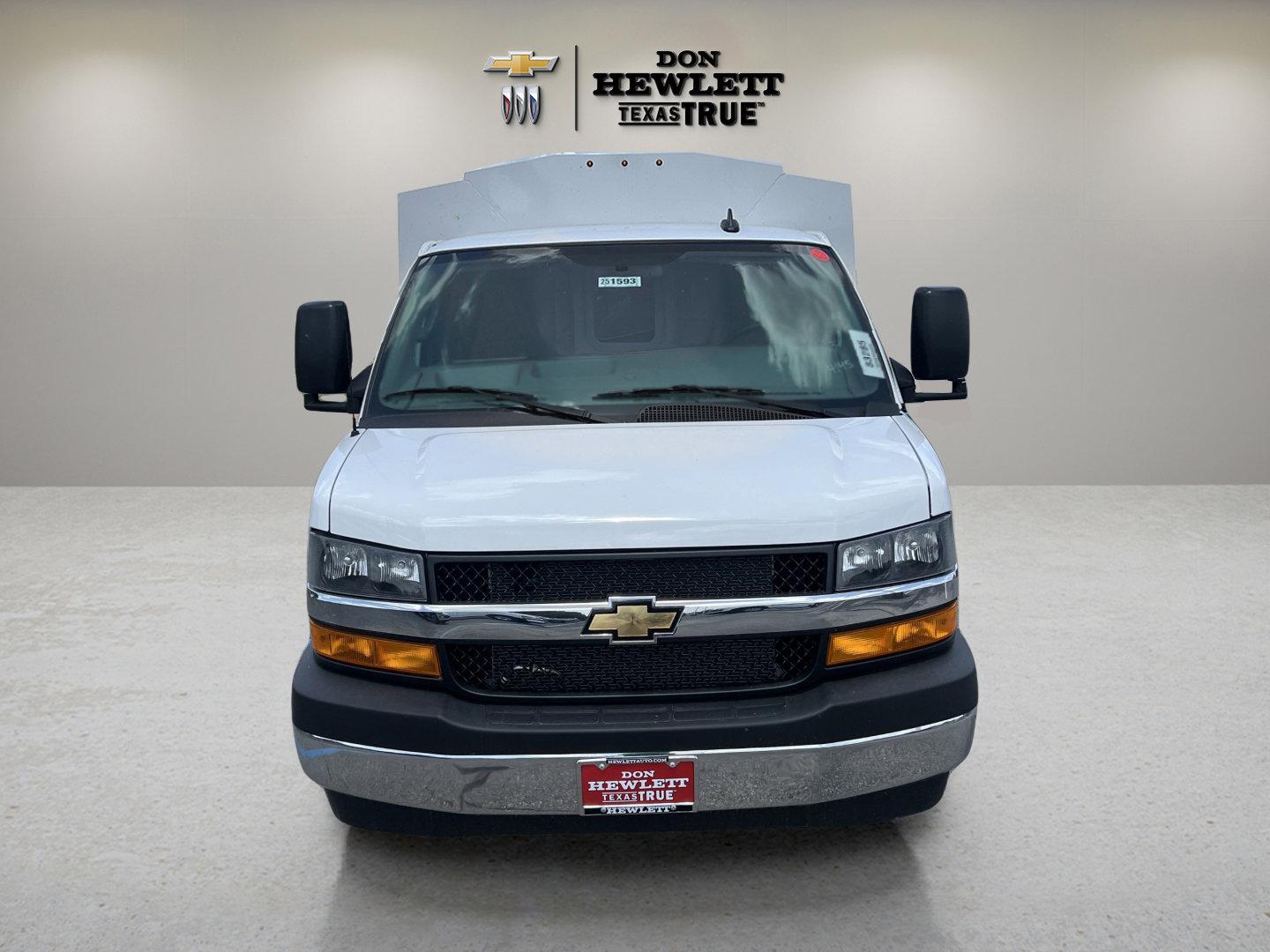 2025 Chevrolet Express Cutaway 3500 Vehicle Photo in GEORGETOWN, TX 78626-7508