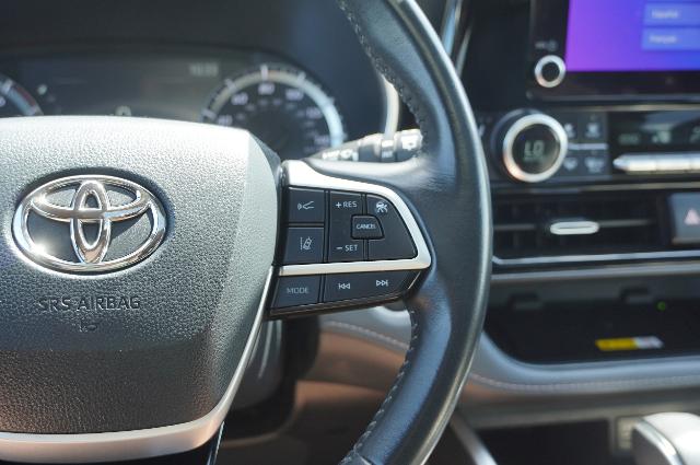 2024 Toyota Highlander Vehicle Photo in Riverdale, UT 84405