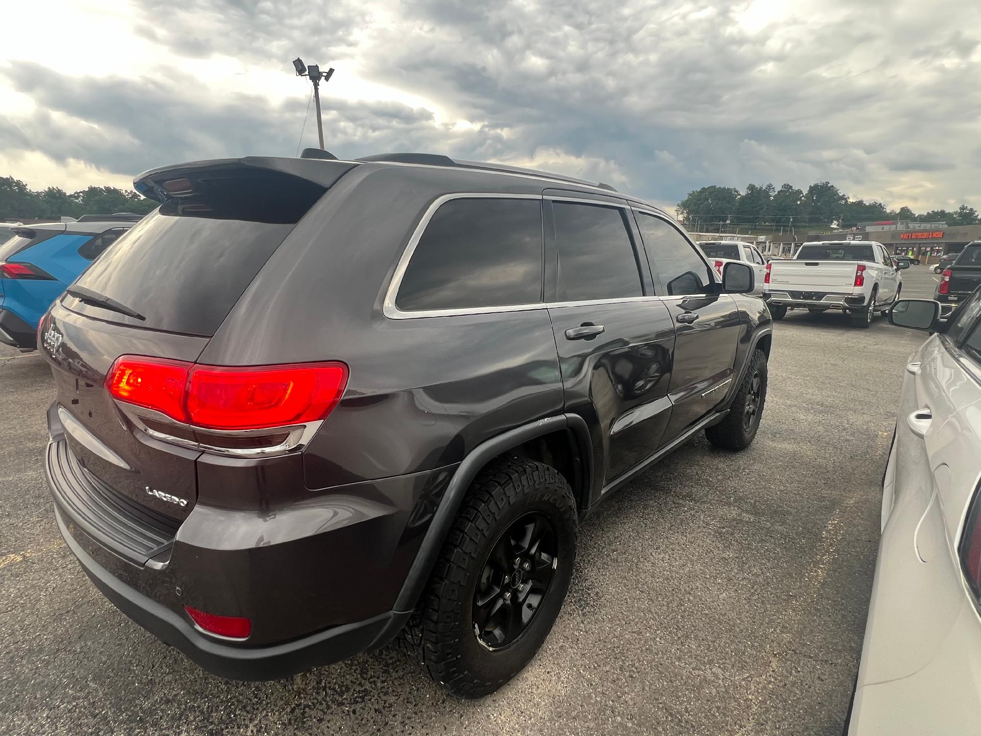 Used 2017 Jeep Grand Cherokee Laredo E with VIN 1C4RJFAG2HC667505 for sale in Doniphan, MO