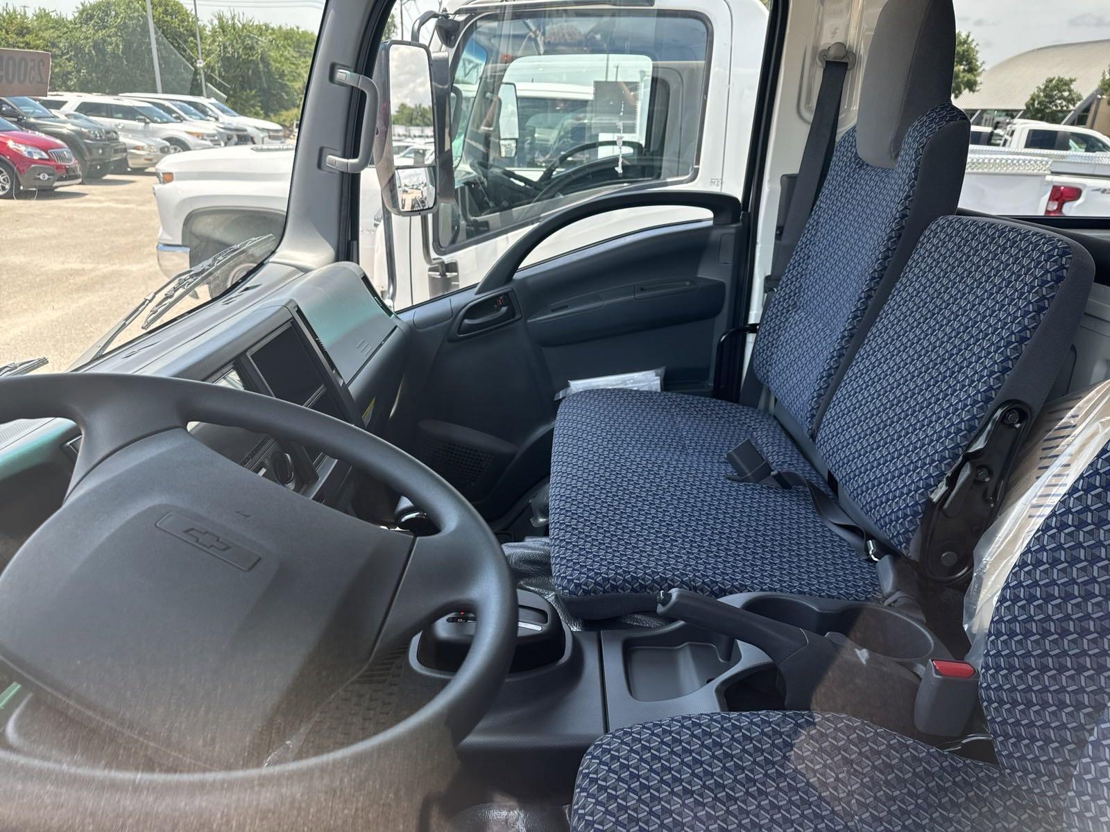 2025 Chevrolet Low Cab Forward 5500 XG Vehicle Photo in GEORGETOWN, TX 78626-7508
