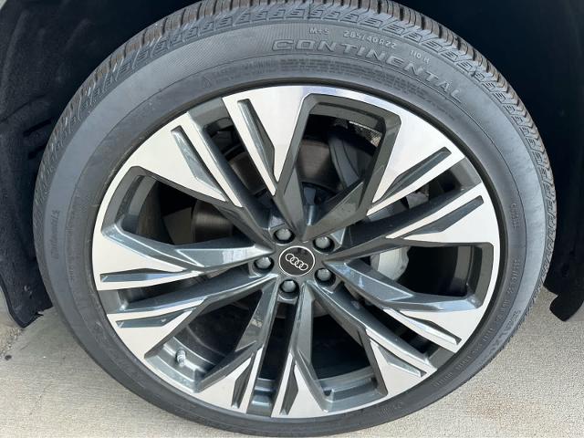 2025 Audi Q8 Vehicle Photo in HOUSTON, TX 77090