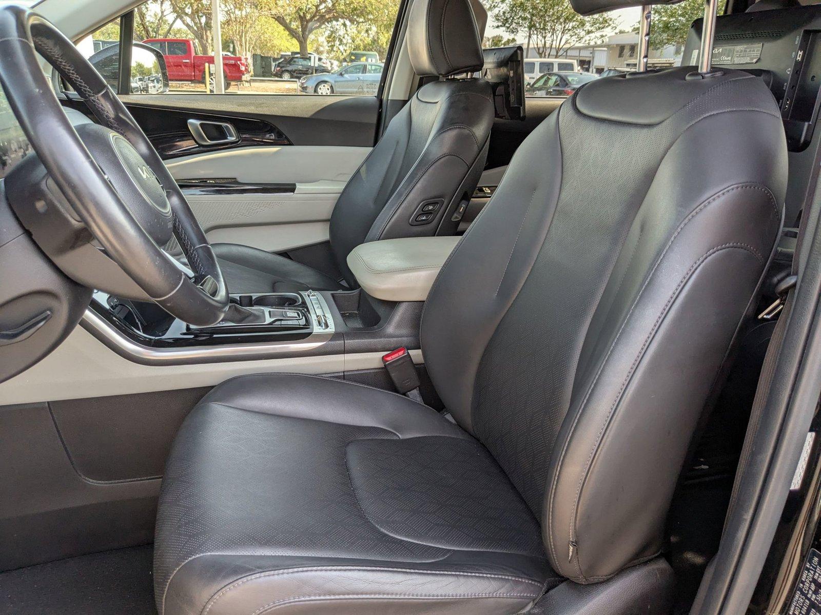2022 Kia Carnival Vehicle Photo in St. Petersburg, FL 33713
