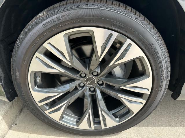 2025 Audi Q8 Vehicle Photo in HOUSTON, TX 77090