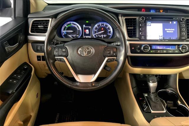 2017 Toyota Highlander Vehicle Photo in Lees Summit, MO 64086