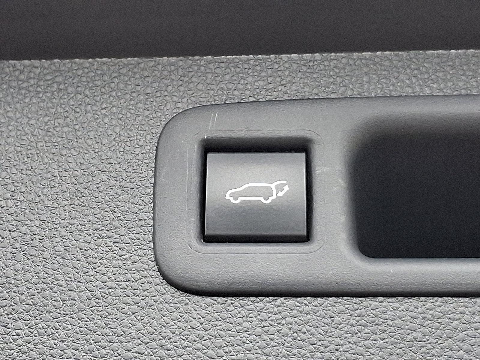 2023 Toyota Highlander Vehicle Photo in Trevose, PA 19053